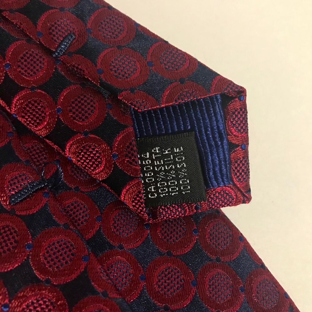 Bugatchi Mens Silk Necktie‎ Burgundy Navy Blue Geometric Circle Pattern Tie - Picture 3 of 3